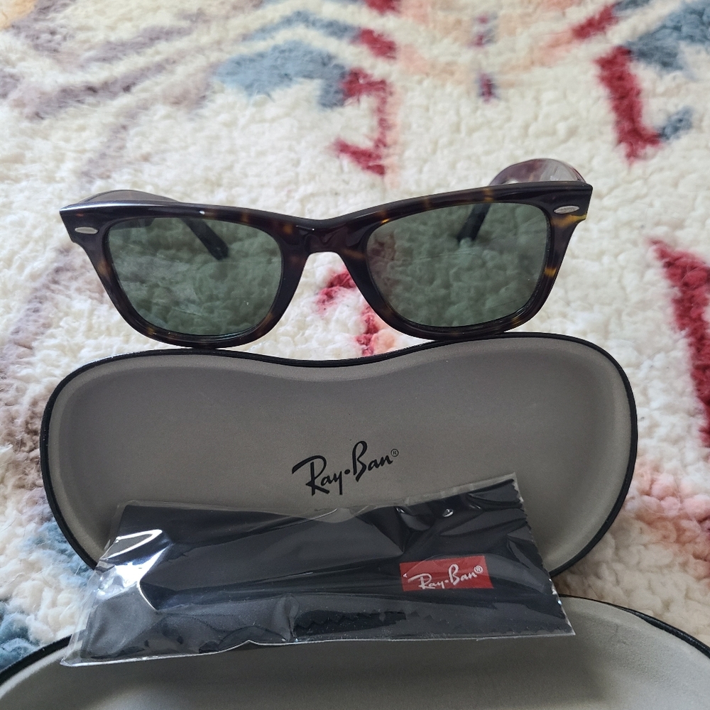 Ray-Ban Dark Tortoise Wayfarer